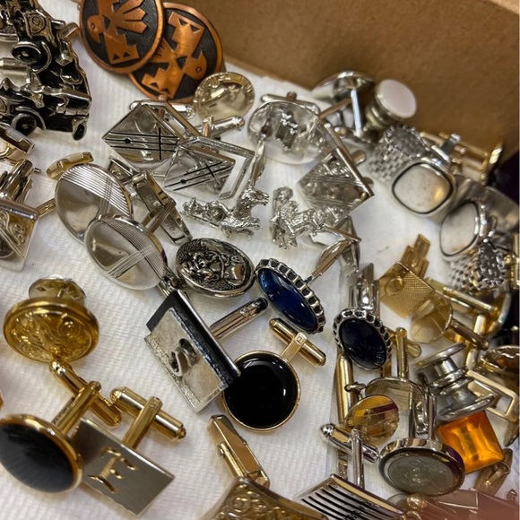 Vintage cufflinks and tie clips - Picture 10 of 11